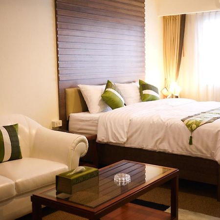 Triple 8 Inn Bangkok Kültér fotó