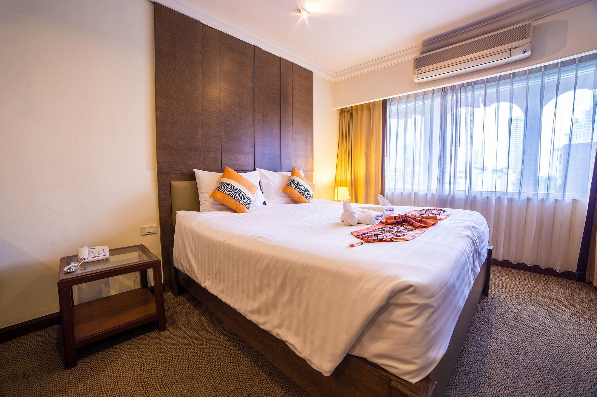 Triple 8 Inn Bangkok Kültér fotó