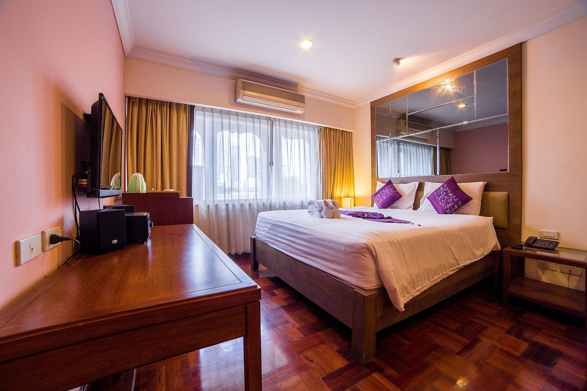Triple 8 Inn Bangkok Kültér fotó