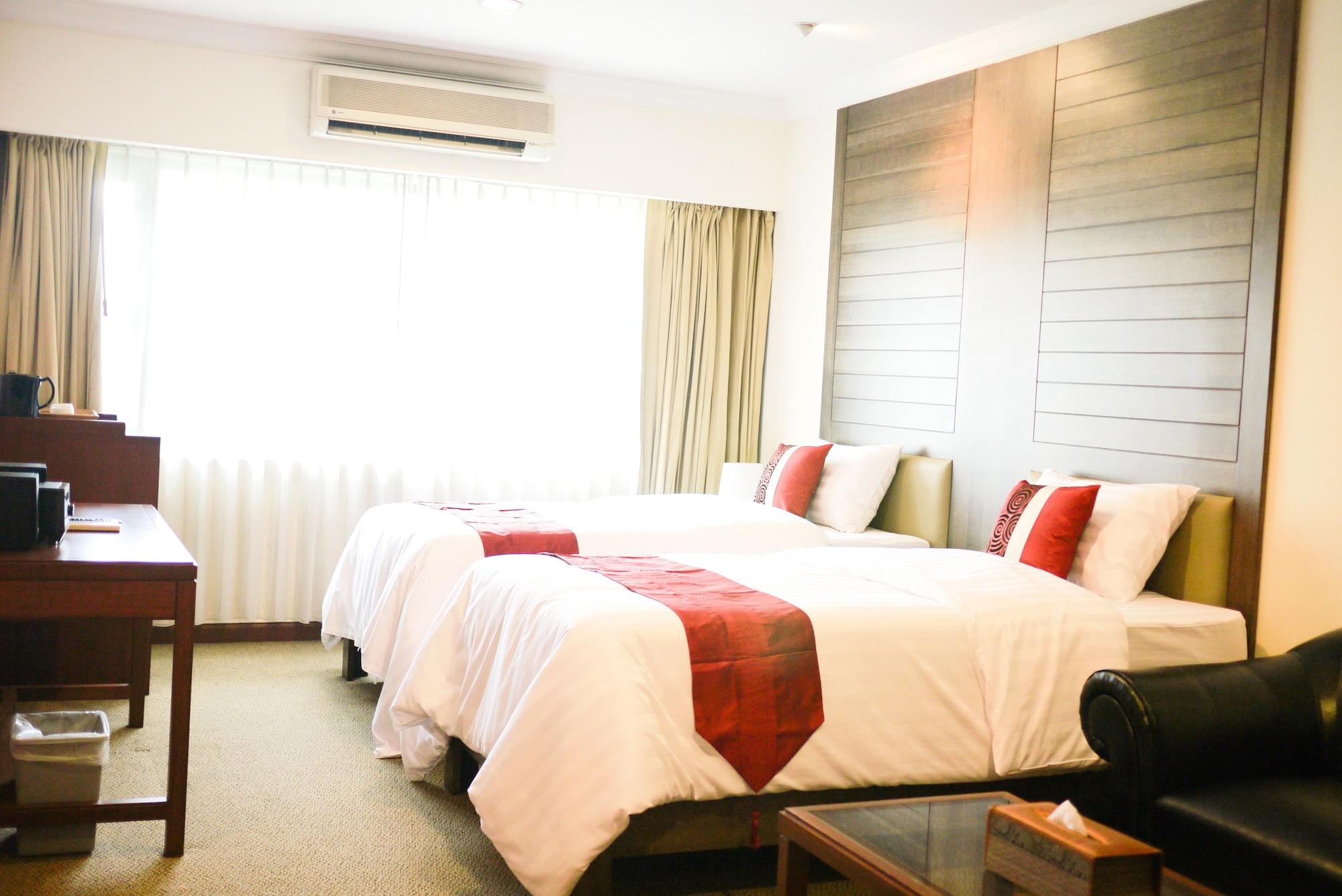 Triple 8 Inn Bangkok Kültér fotó