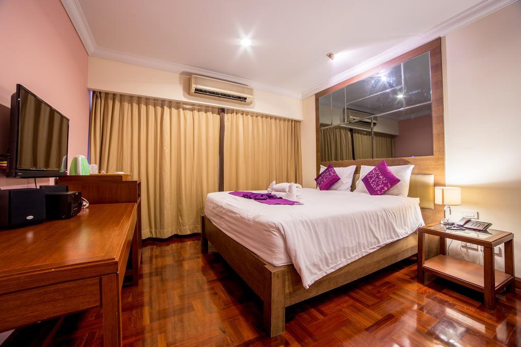 Triple 8 Inn Bangkok Kültér fotó