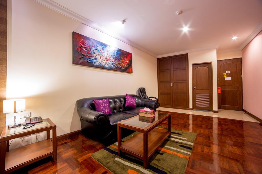 Triple 8 Inn Bangkok Kültér fotó