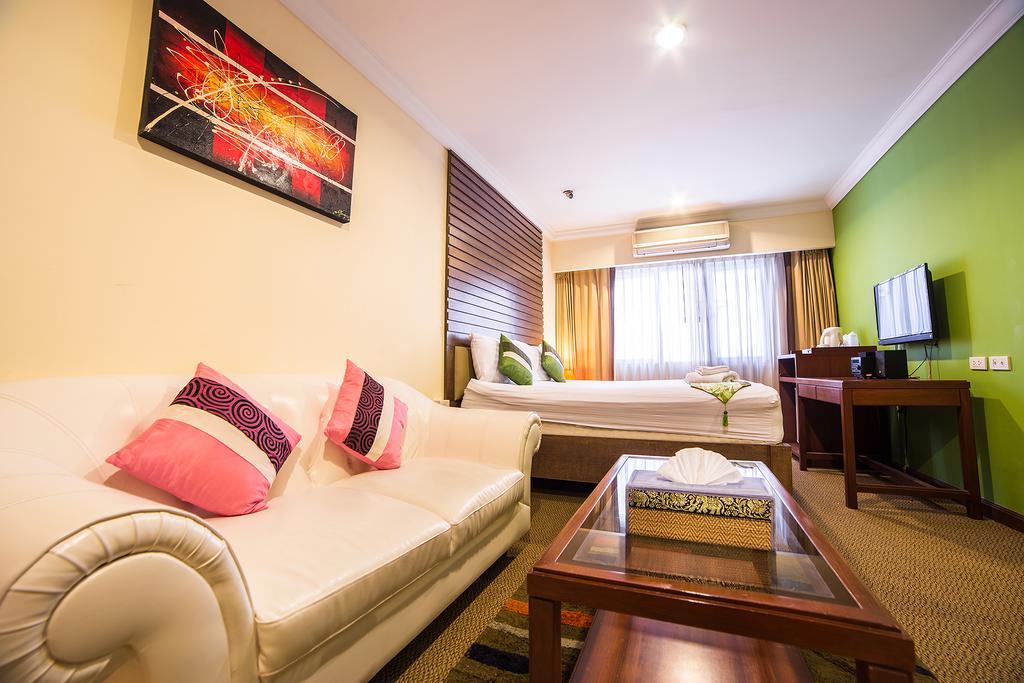 Triple 8 Inn Bangkok Kültér fotó