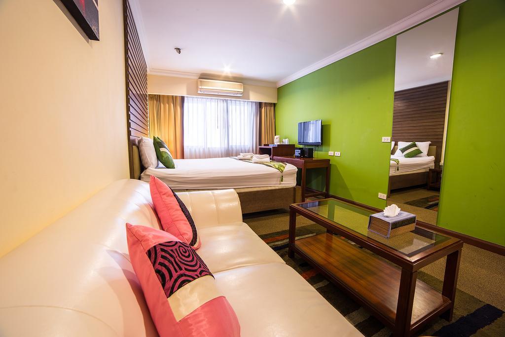 Triple 8 Inn Bangkok Kültér fotó