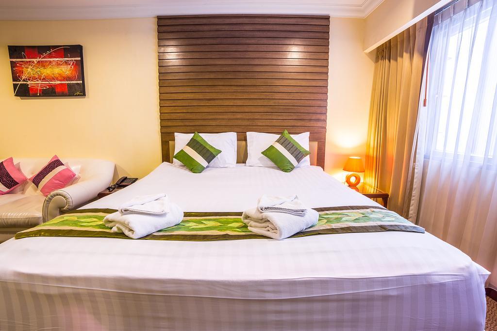 Triple 8 Inn Bangkok Kültér fotó