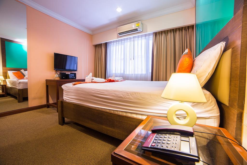 Triple 8 Inn Bangkok Kültér fotó