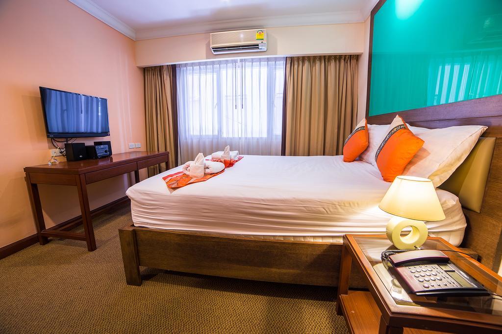 Triple 8 Inn Bangkok Kültér fotó