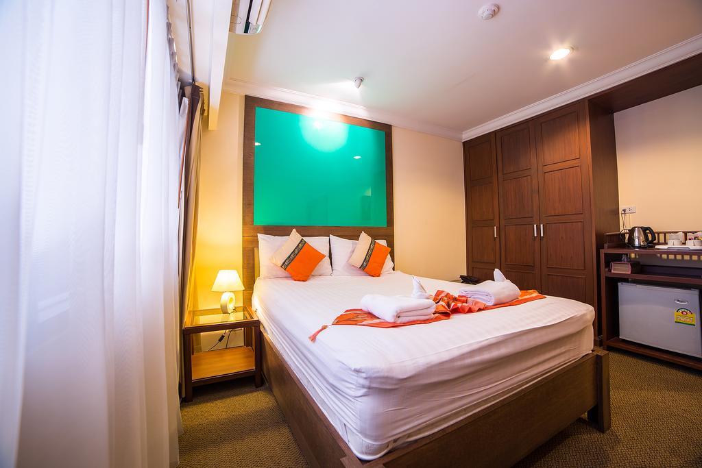 Triple 8 Inn Bangkok Kültér fotó