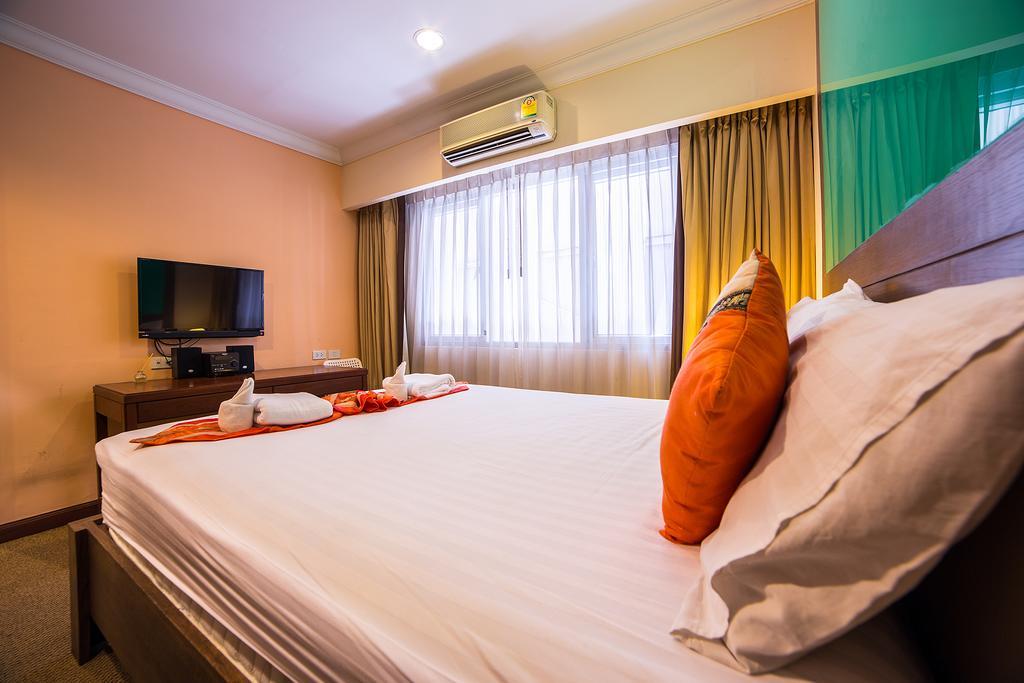 Triple 8 Inn Bangkok Kültér fotó