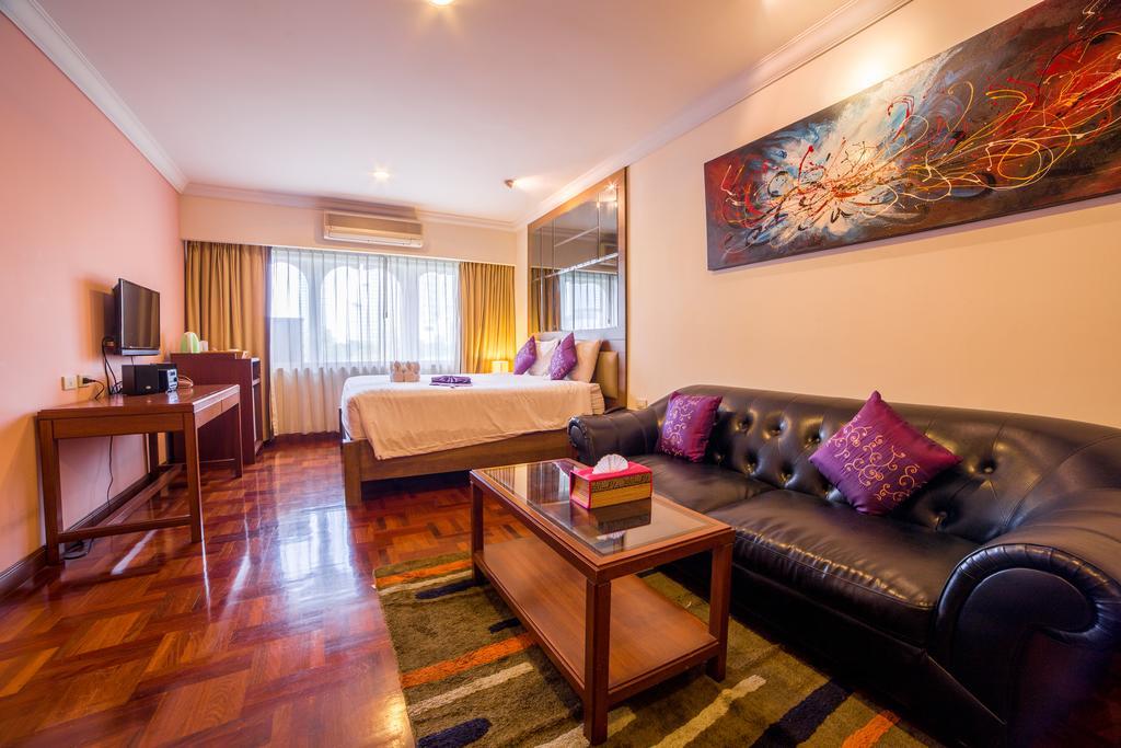 Triple 8 Inn Bangkok Kültér fotó
