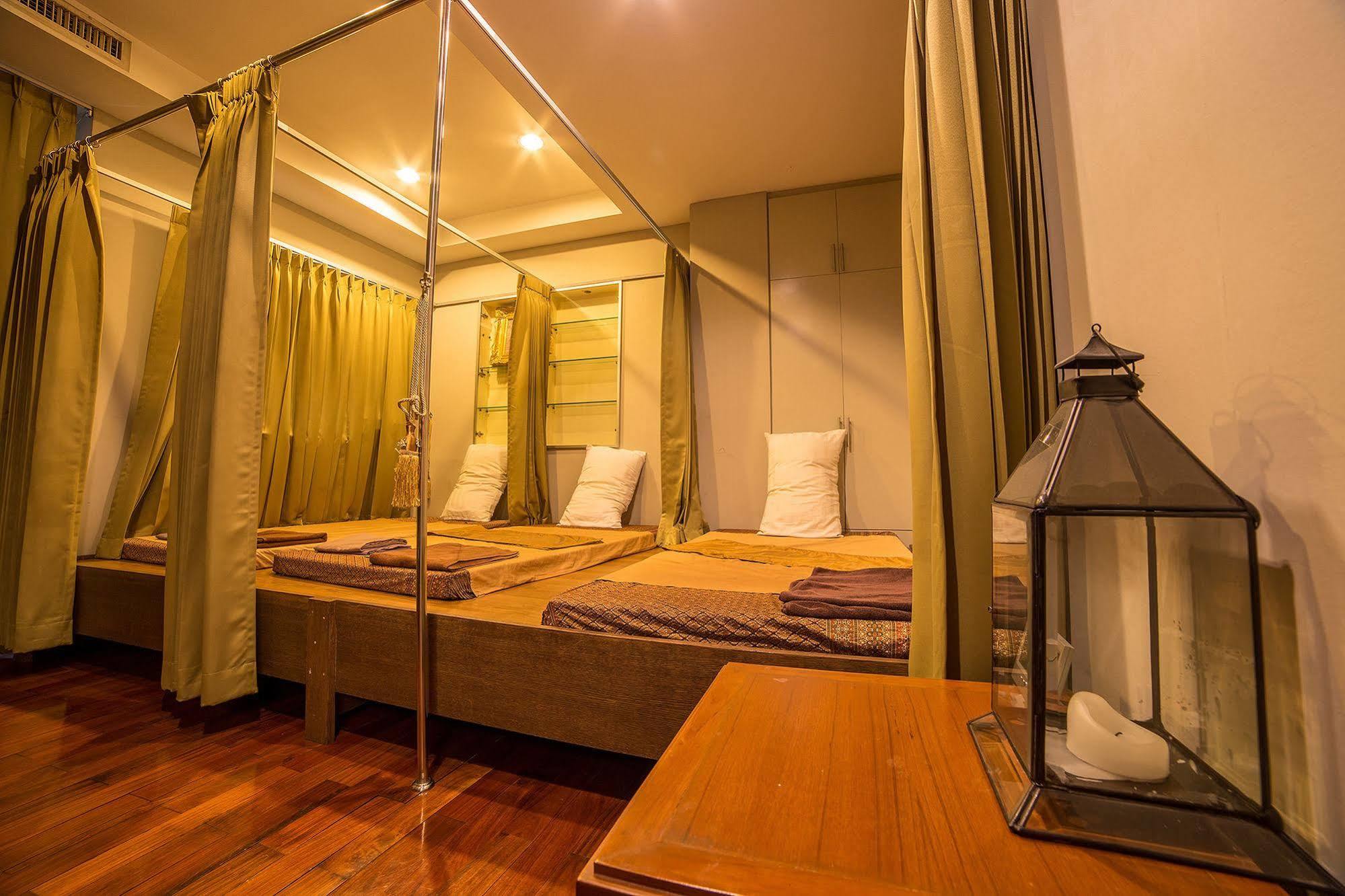 Triple 8 Inn Bangkok Kültér fotó