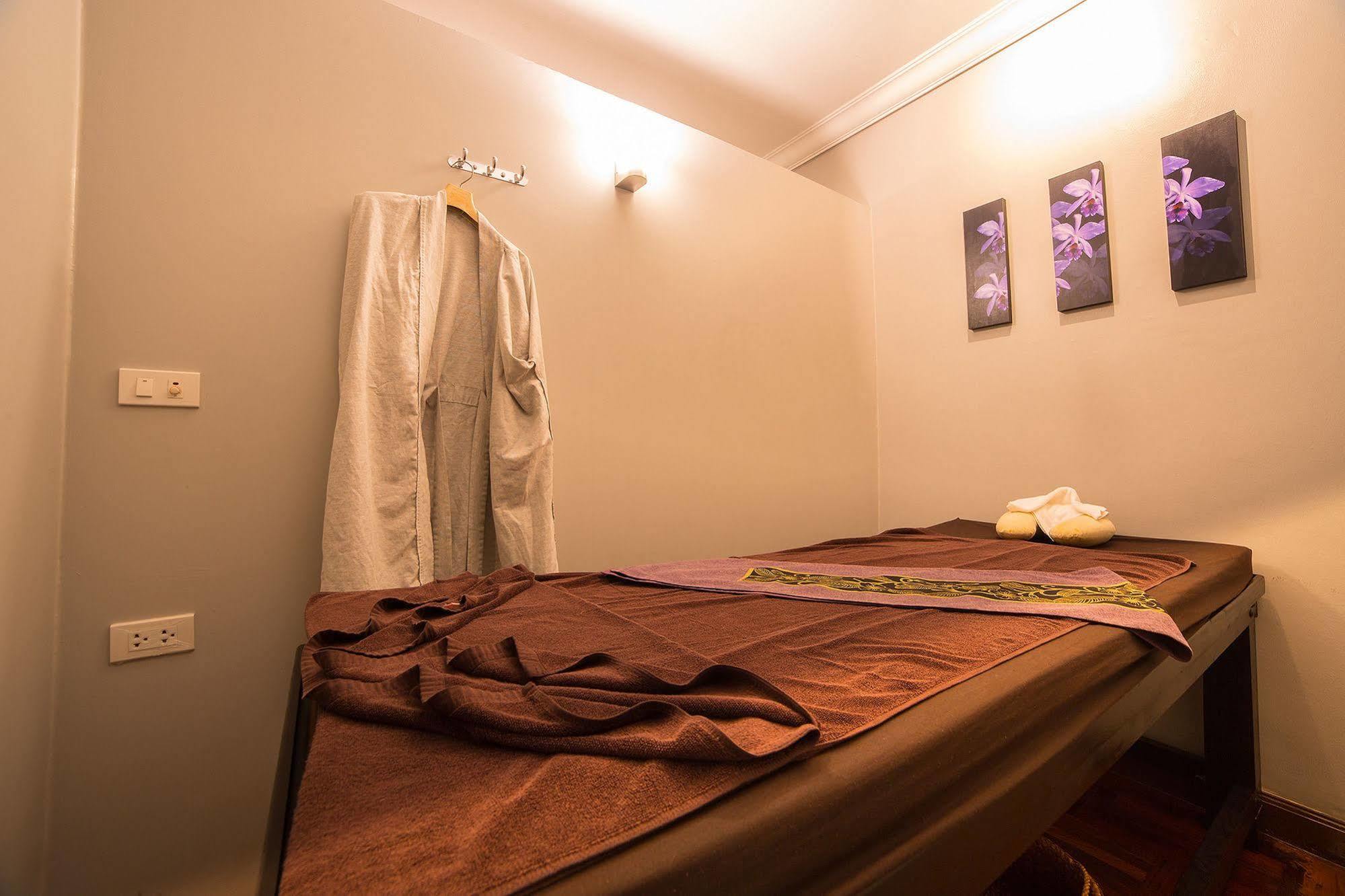 Triple 8 Inn Bangkok Kültér fotó